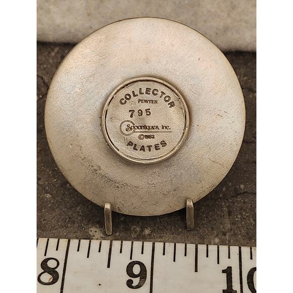 Spoontiques Pewter Collector Plate Miniature with Stand #795 1982 Vintage - Picture 6 of 7